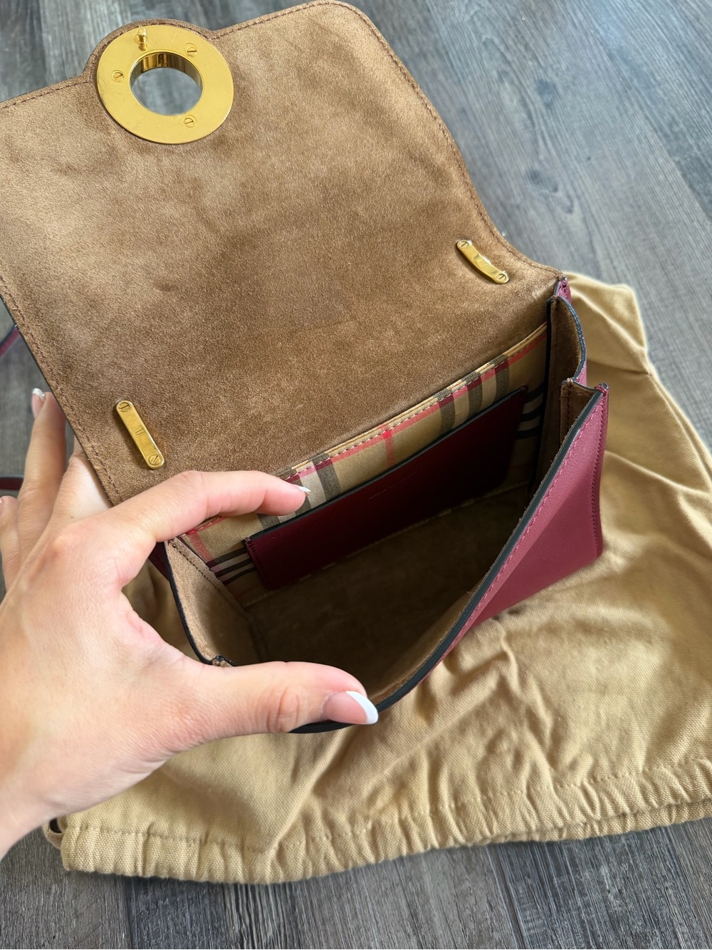 Women's Burgundy Burberry Leather Shoulder Bag with Gold Ring Accent - Picture 3 of 8